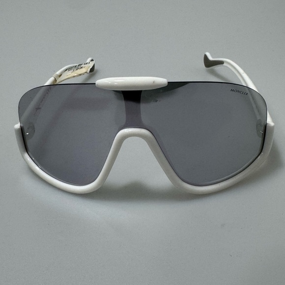 Moncler Visseur ML 0230 21C Unisex White Visseur Shield Sunglasses 142-125 - Picture 1 of 7